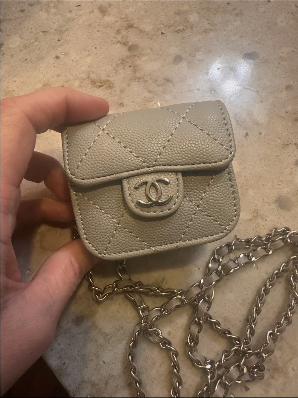 FASHION AIRPOD CASE Quilted Small Crossbody Bag - GRAY